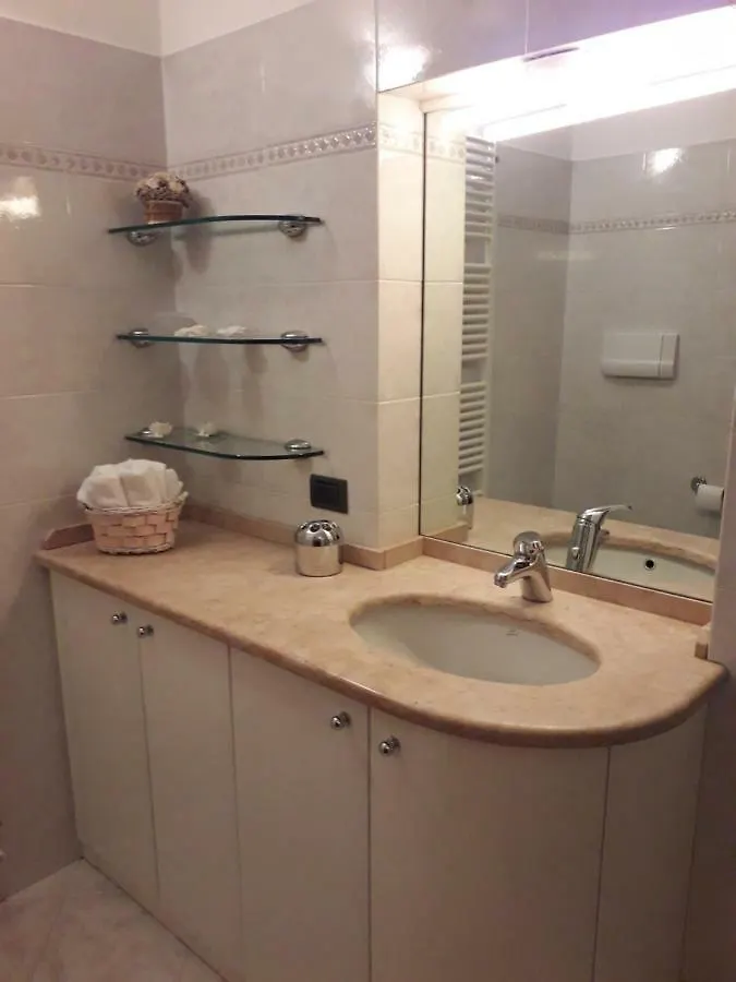 Emy & Lu Casa Vacanza Citta' Alta بيرغامو 0*,